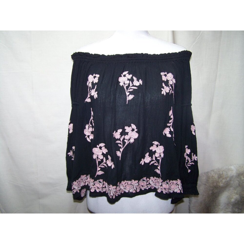 American Eagle Top Blouse Off Shoulder Sz. Medium Black/Pink